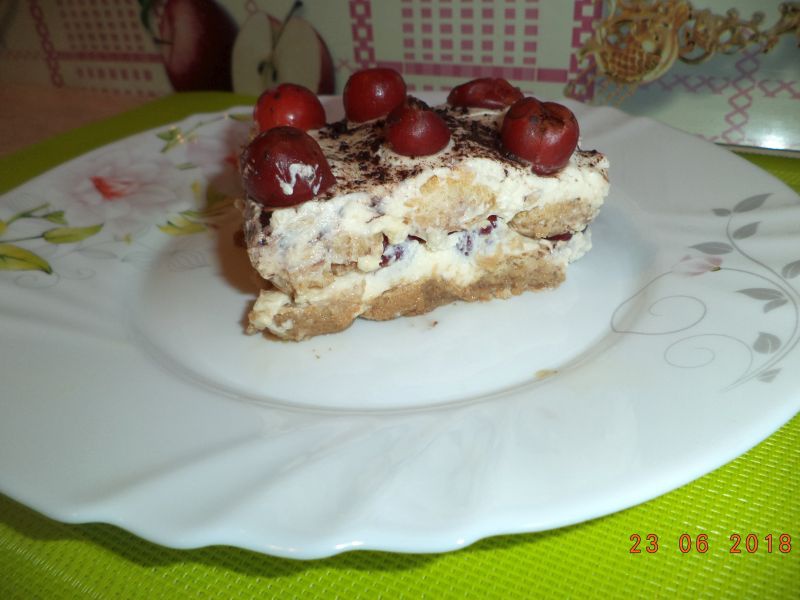 Tiramisu cu visine