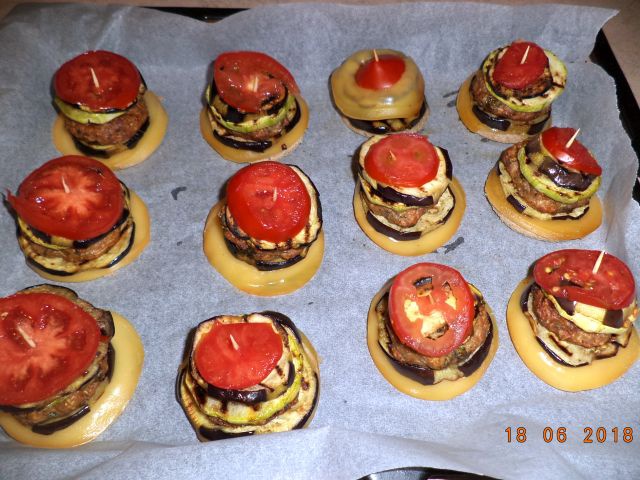 Turnulete de pui, vinete si dovlecei