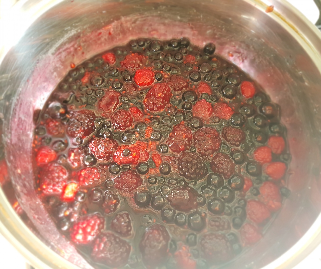 Dulceata de fructe de padure