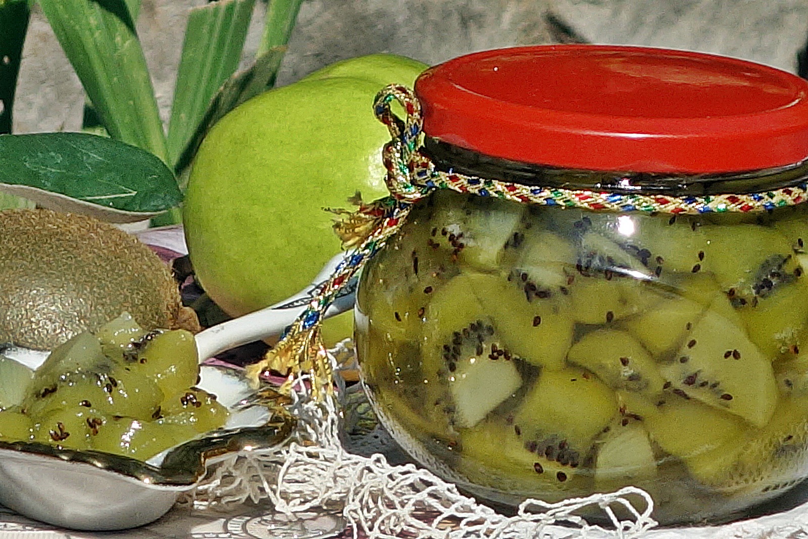 Kiwi in peltea de gutui