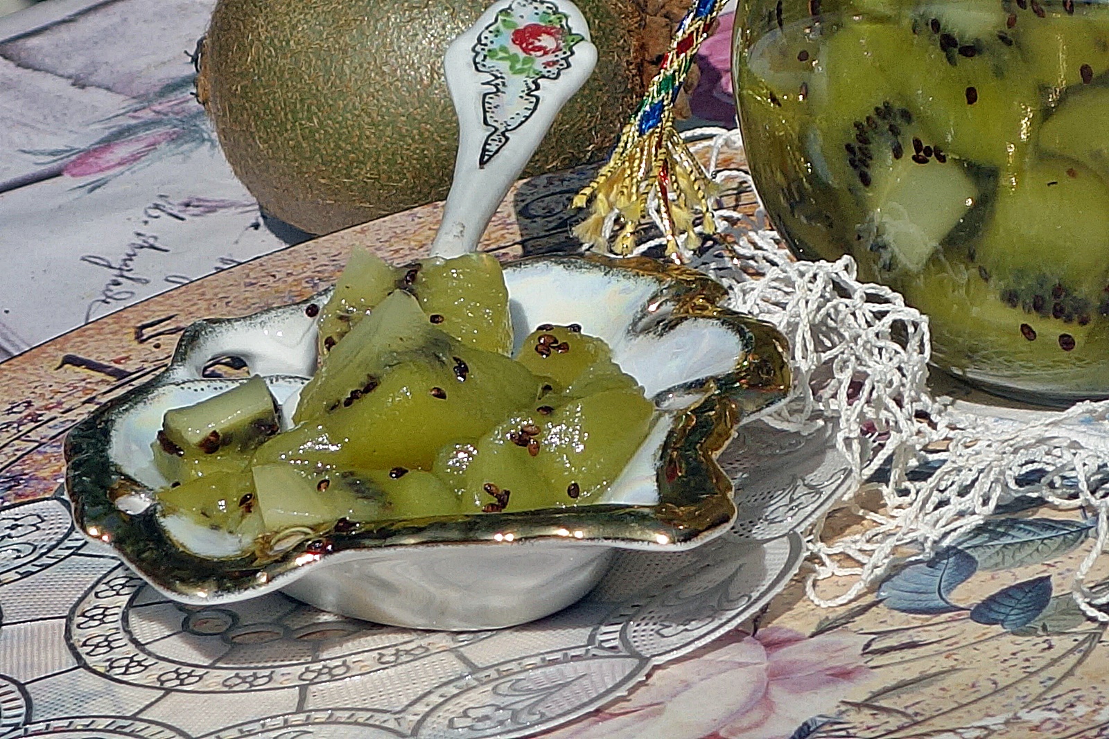 Kiwi in peltea de gutui