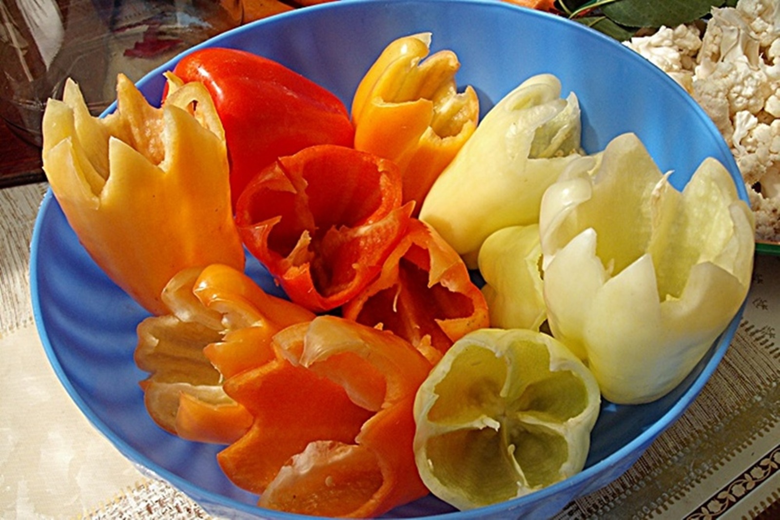 Ardei umpluti cu varza si morcovi