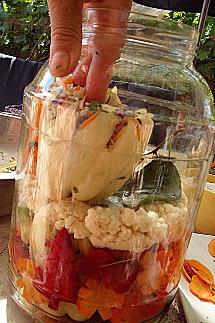 Ardei umpluti cu varza si morcovi