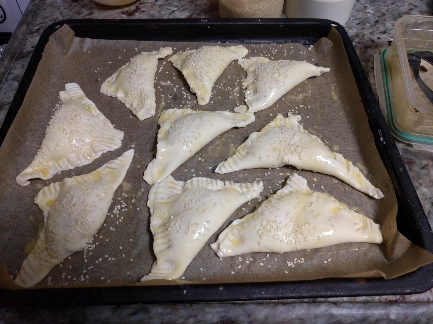 Pateuri cu branza sarata si vanata