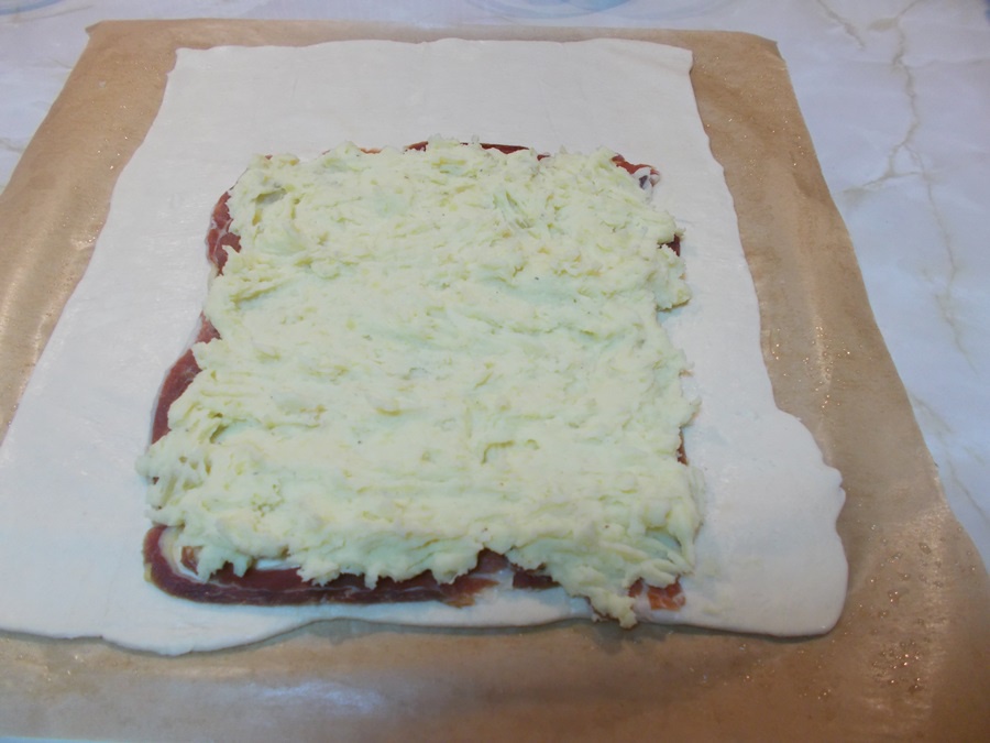 Cotlet de porc in aluat, cu varza si cartofi