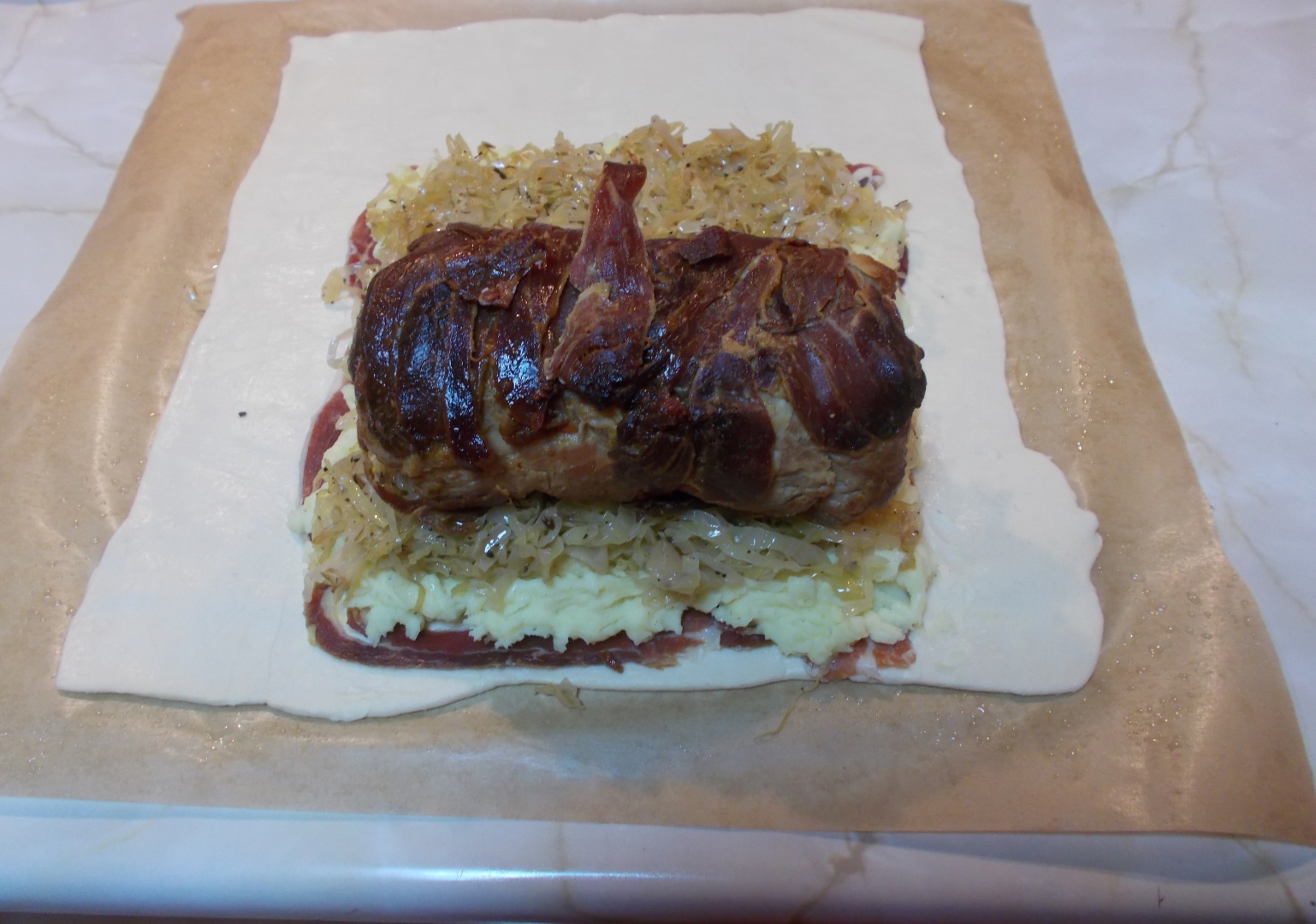 Cotlet de porc in aluat, cu varza si cartofi