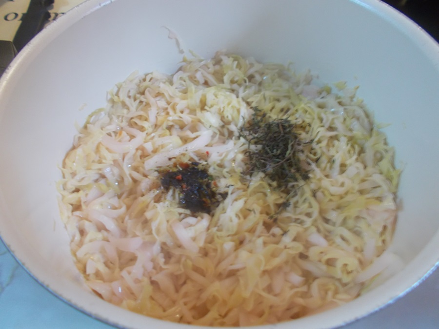 Cotlet de porc in aluat, cu varza si cartofi