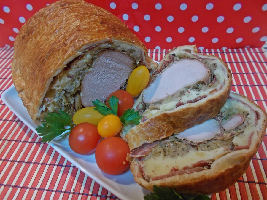 Cotlet de porc in aluat, cu varza si cartofi