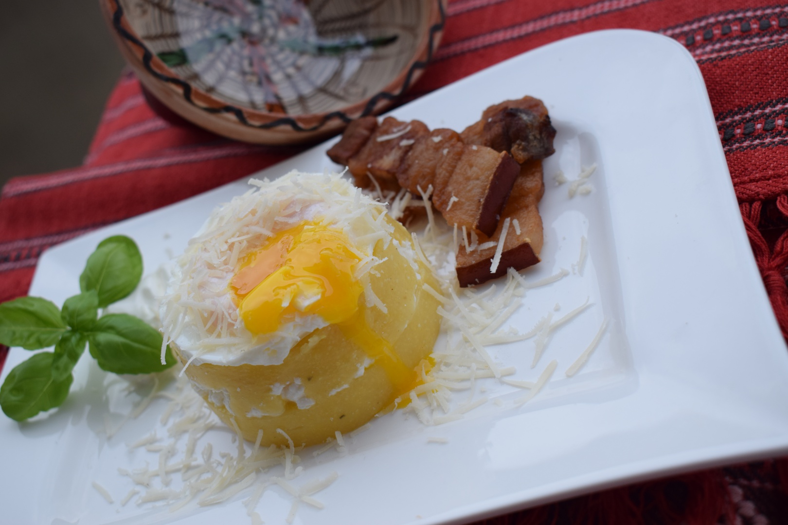 Mamaliga in straturi sau Taci si inghite