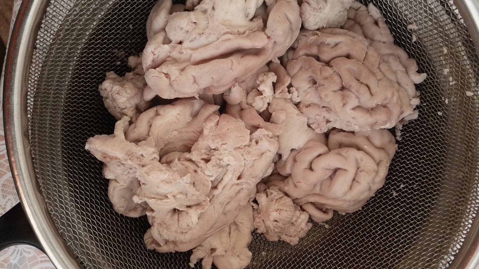 Creier de porc cu ceapa