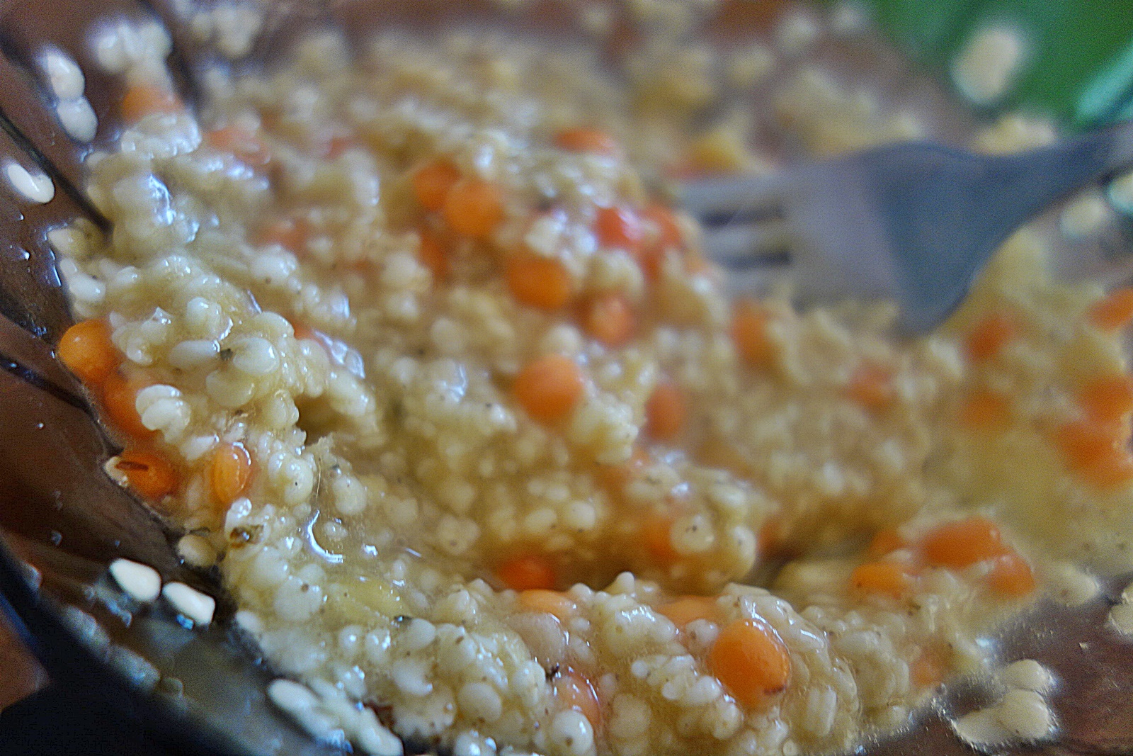 Supa crema de linte cu chipsuri din fulgi de mei