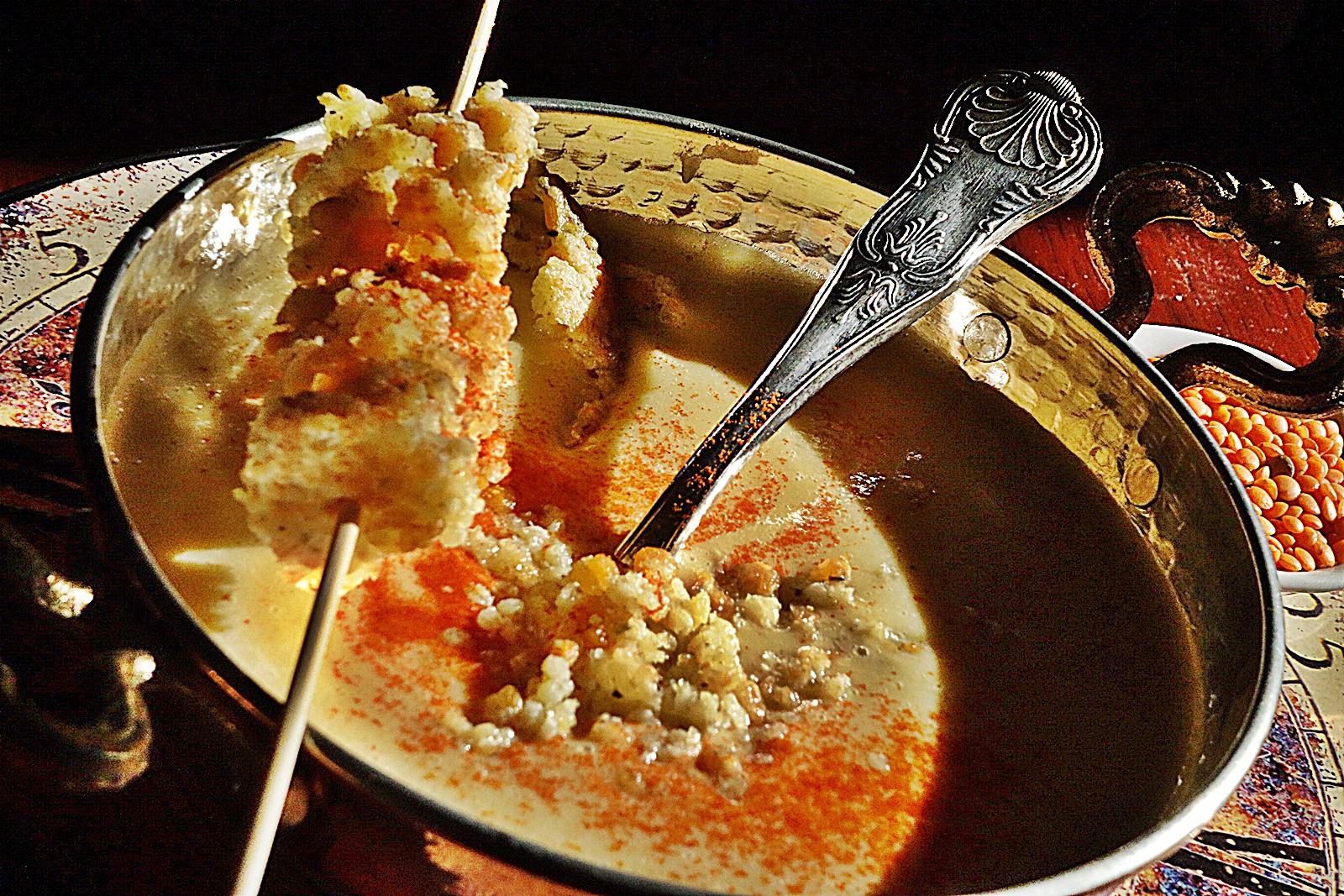 Supa crema de linte cu chipsuri din fulgi de mei