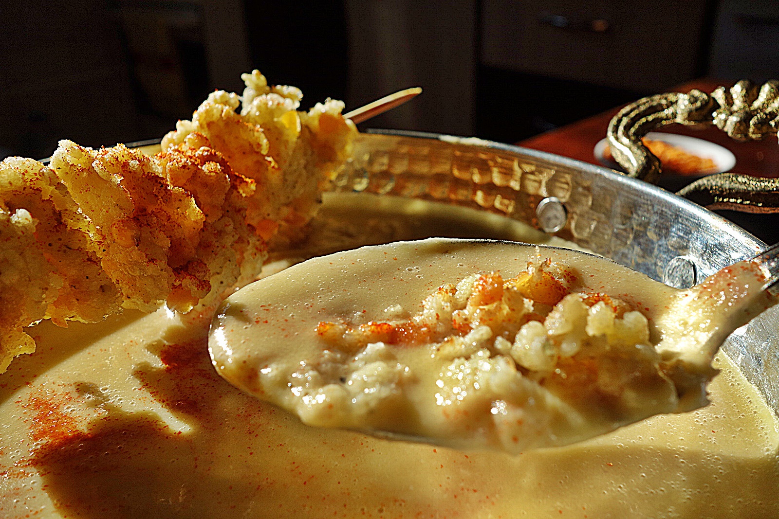 Supa crema de linte cu chipsuri din fulgi de mei