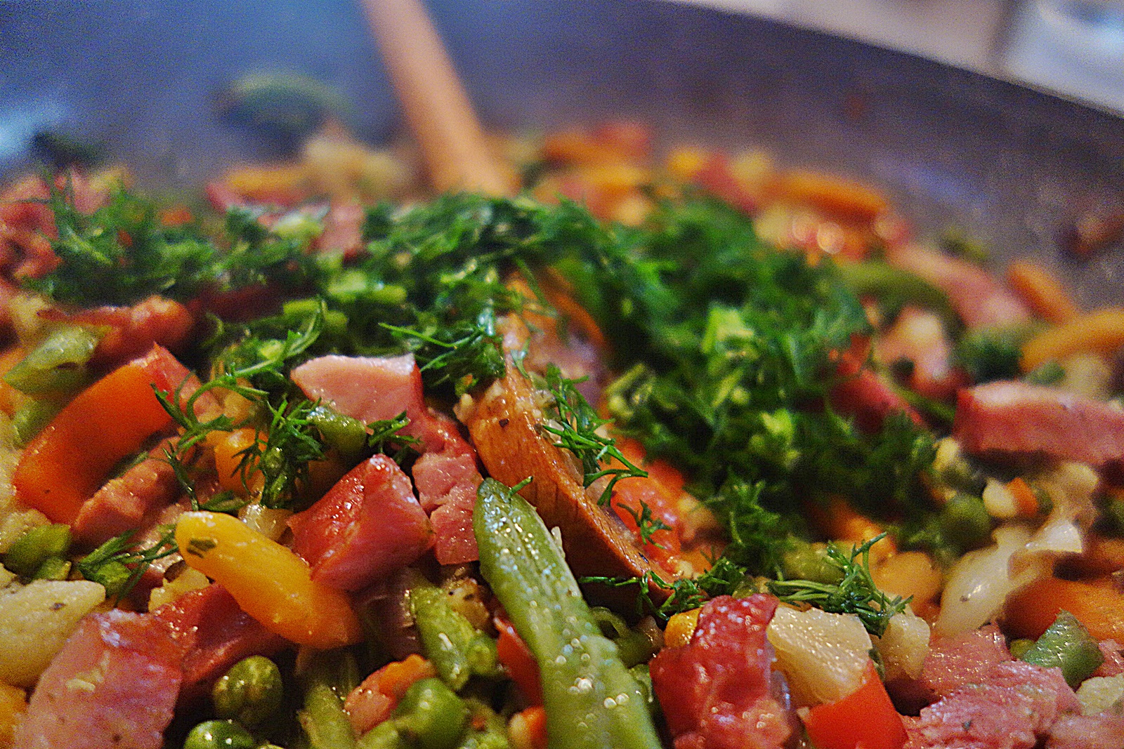 Cotlete de porc umplute cu amestec de legume si kaizer afumat