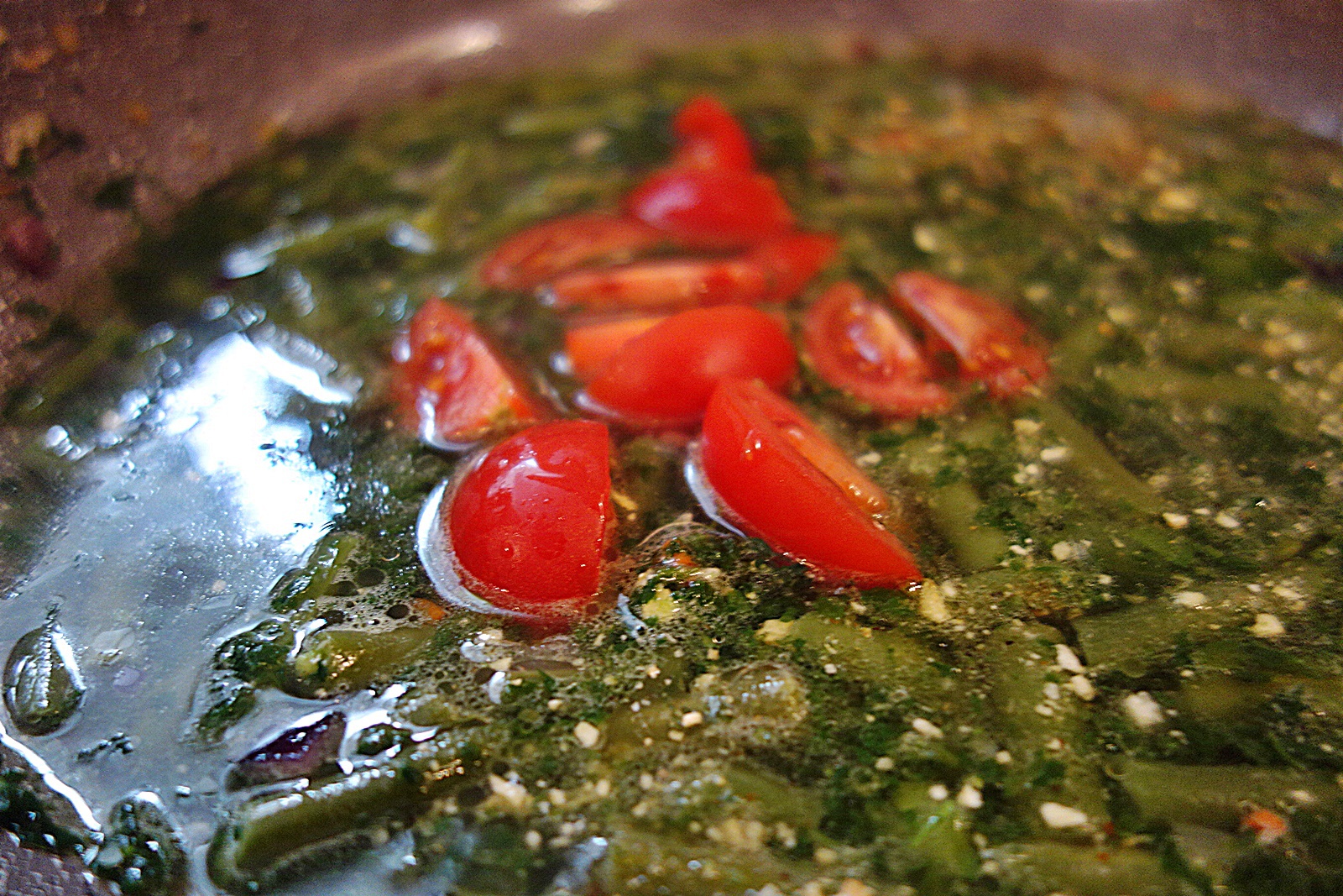 Supa crema de fasole pastai, cu spanac si afumatura