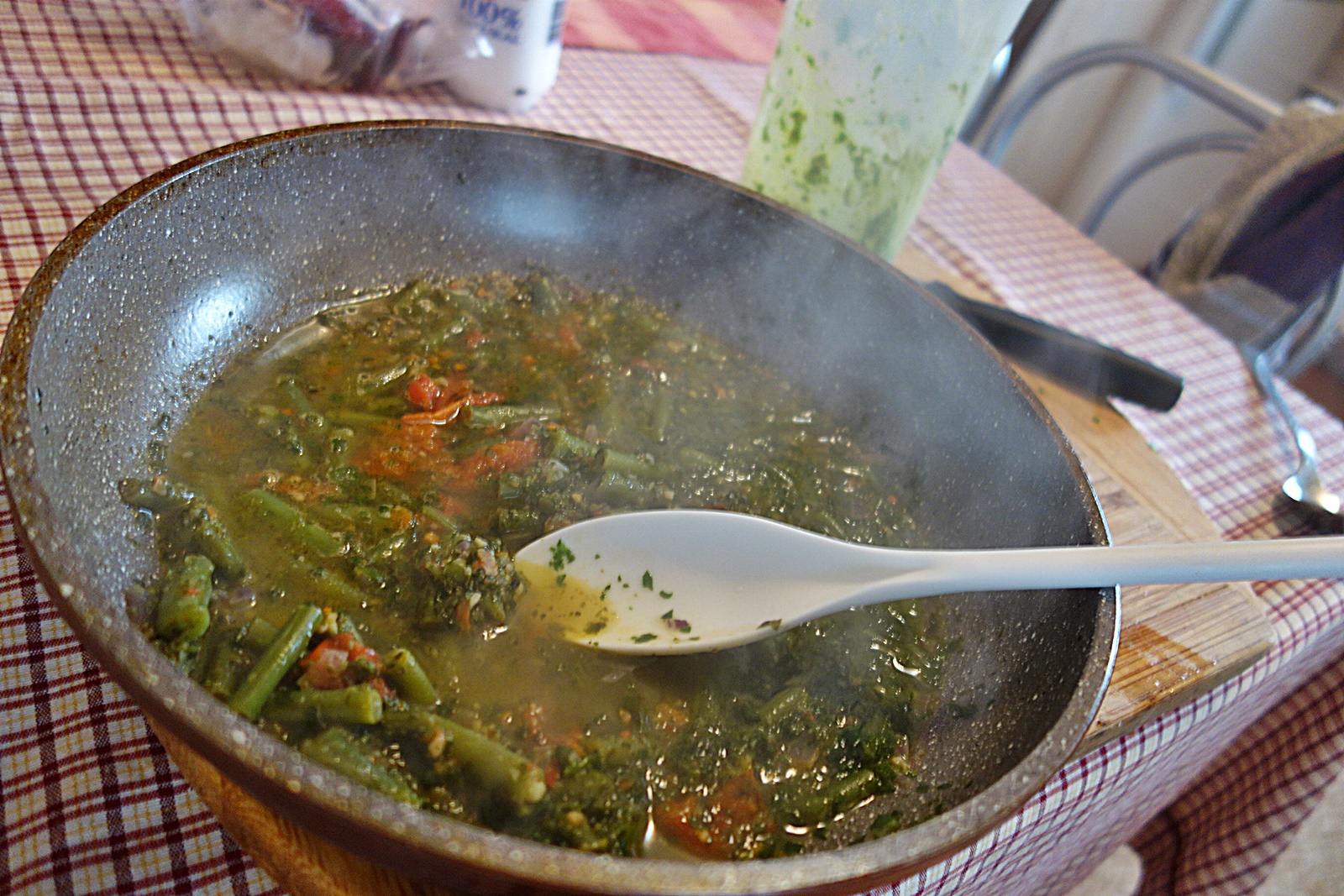 Supa crema de fasole pastai, cu spanac si afumatura