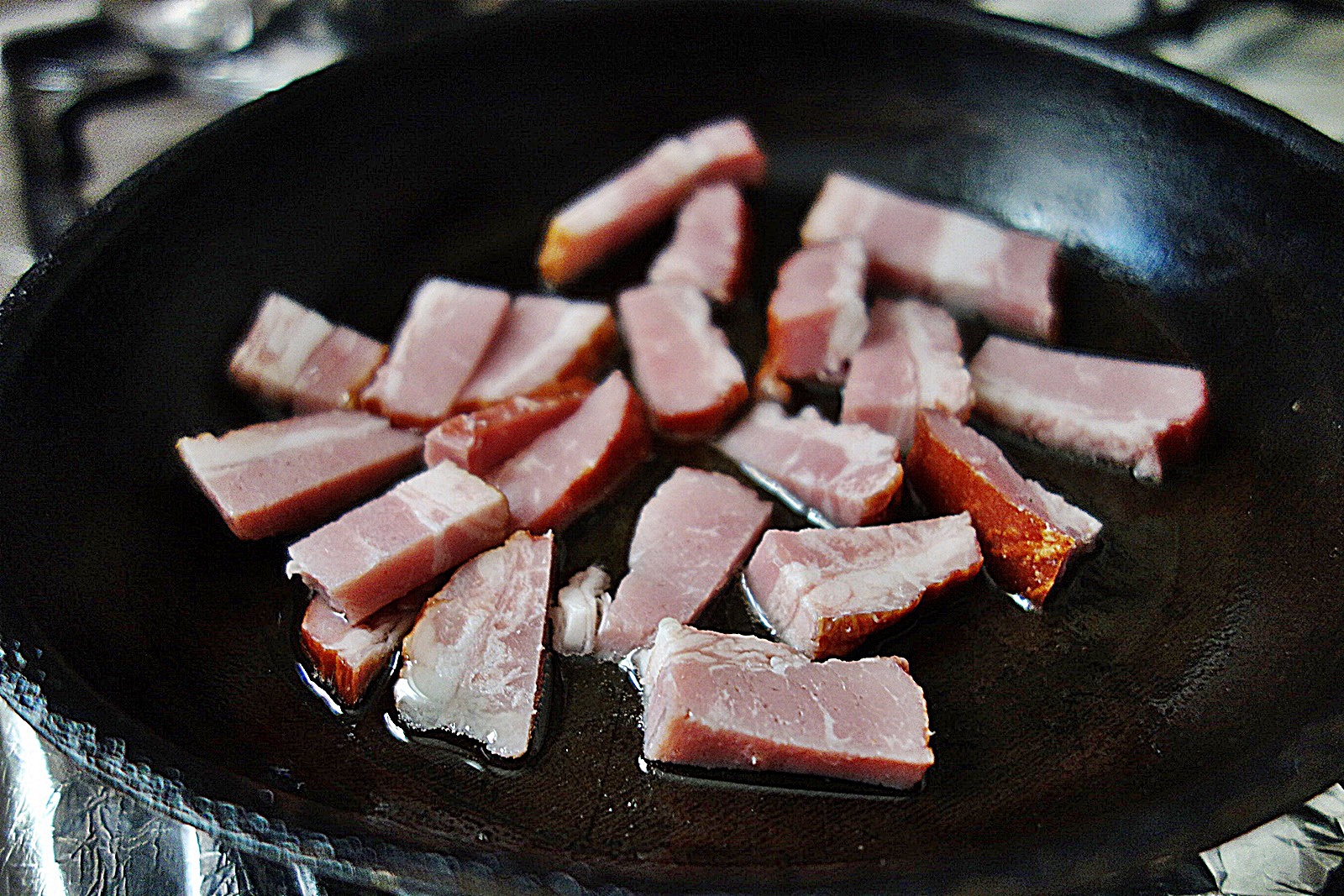 Supa crema de fasole pastai, cu spanac si afumatura