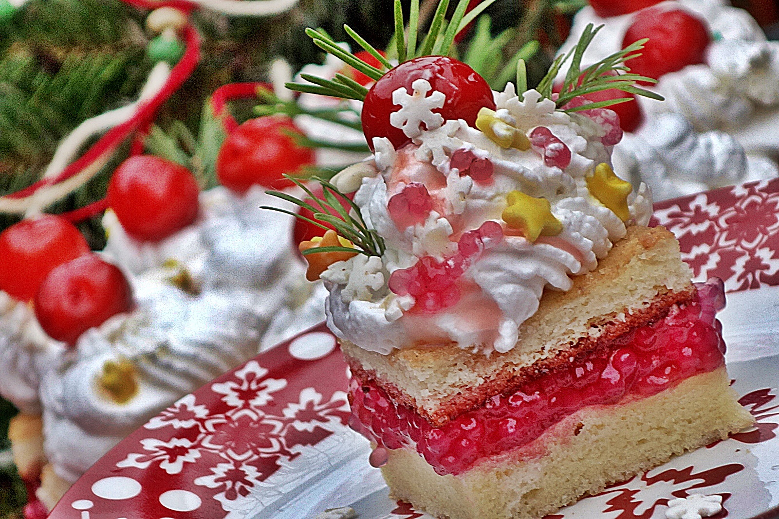Prajitura cu umplutura de dulceata de cirese si perle de tapioca