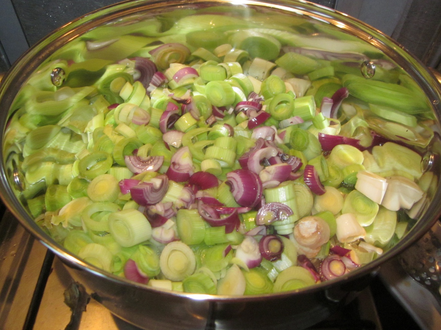 Mâncare de ciuperci pleurotus cu praz