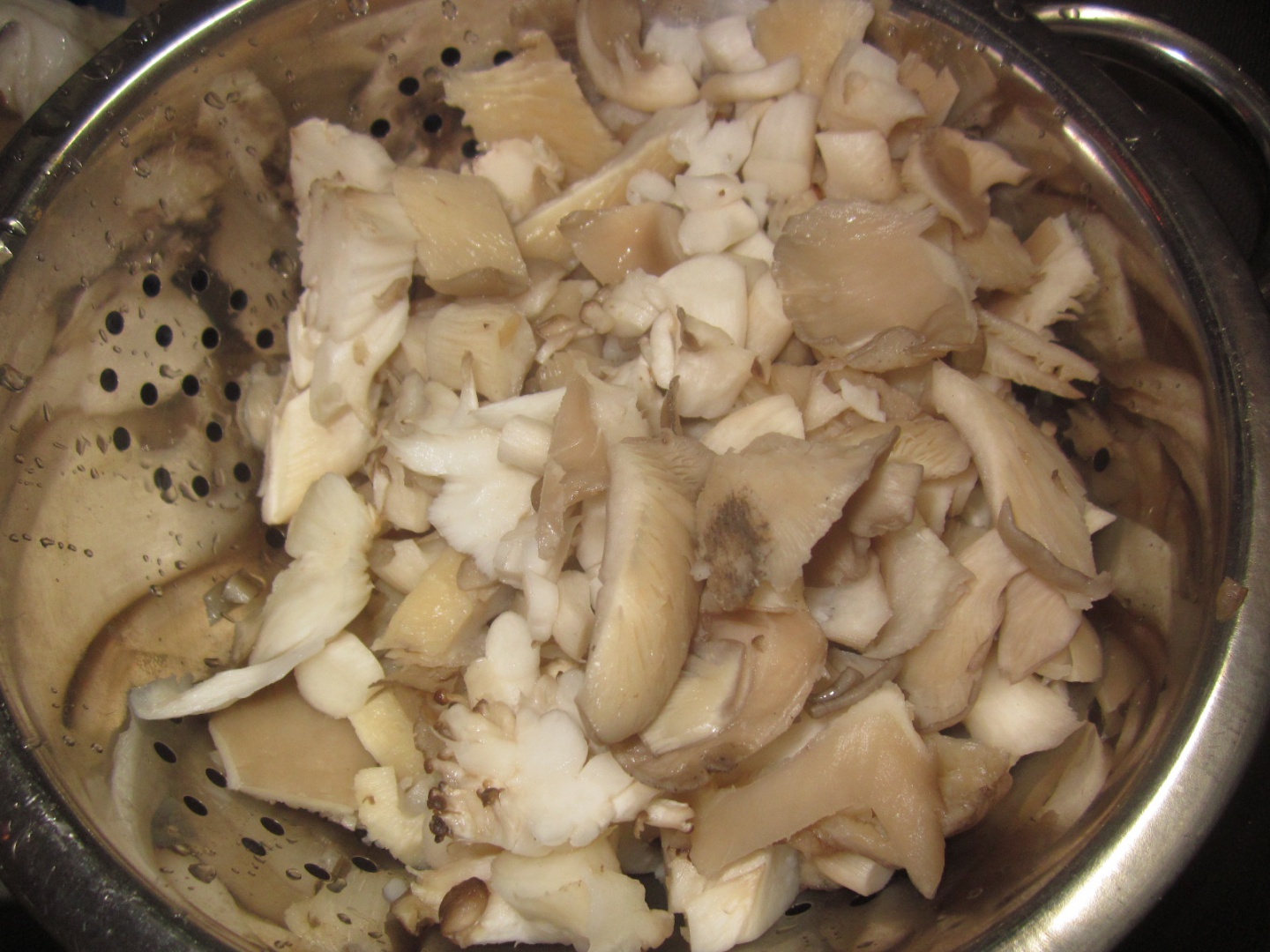 Mâncare de ciuperci pleurotus cu praz