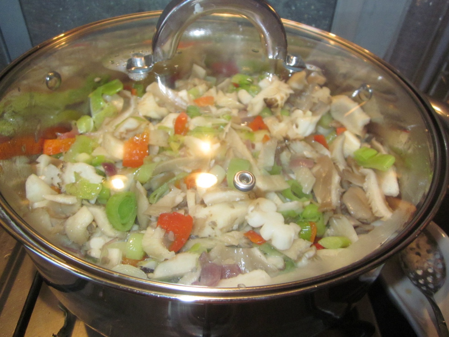 Mâncare de ciuperci pleurotus cu praz