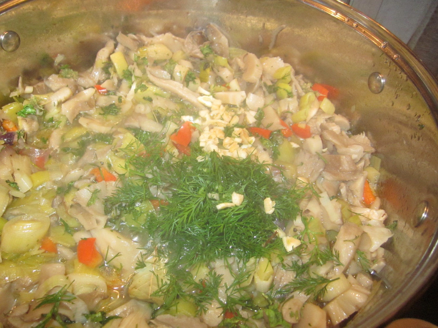 Mâncare de ciuperci pleurotus cu praz