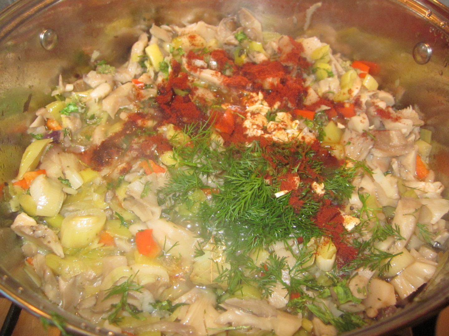 Mâncare de ciuperci pleurotus cu praz