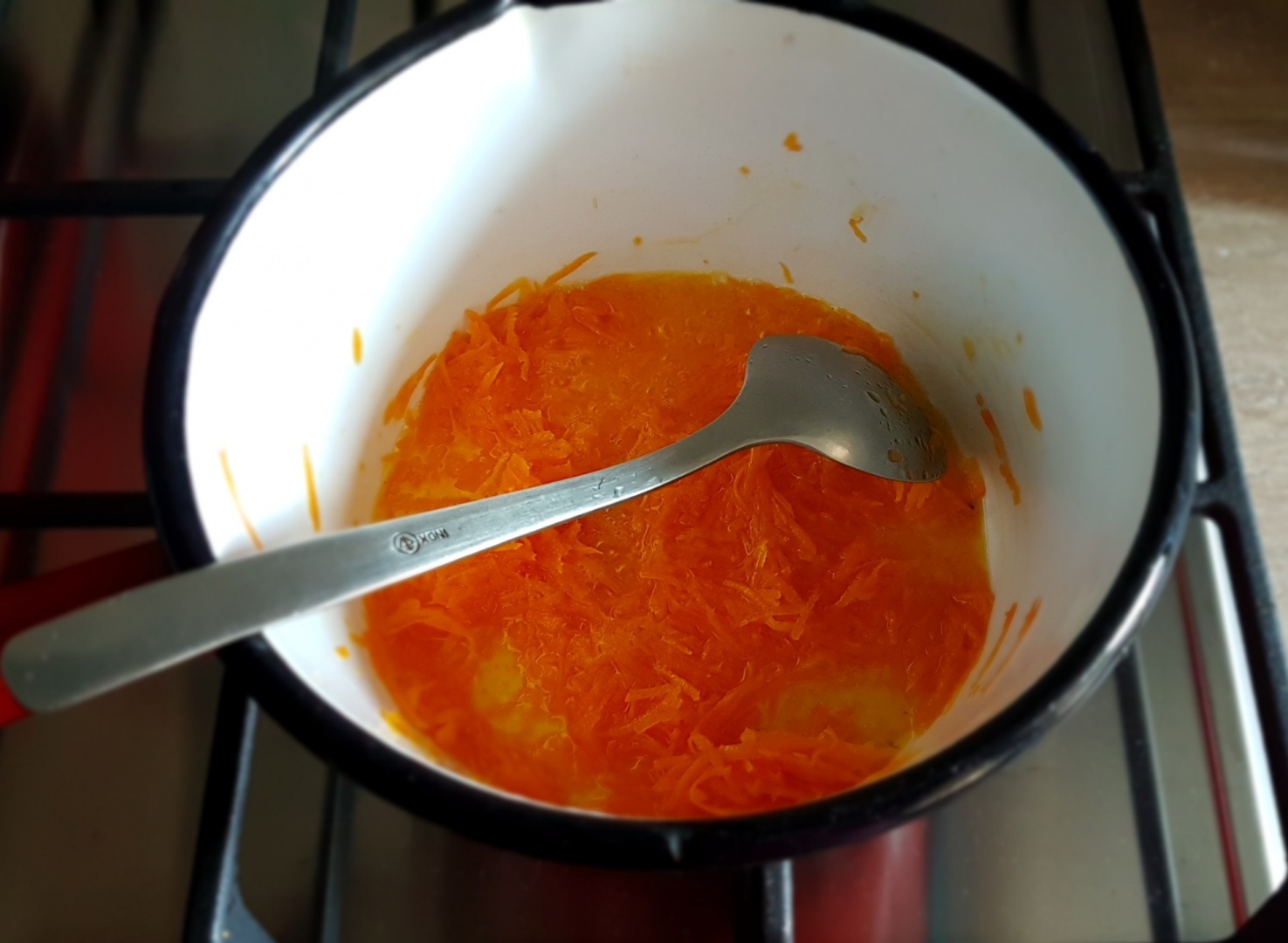 Supa de rosii cu galuste pufoase de gris. Reteta delicioasa si usor de preparat