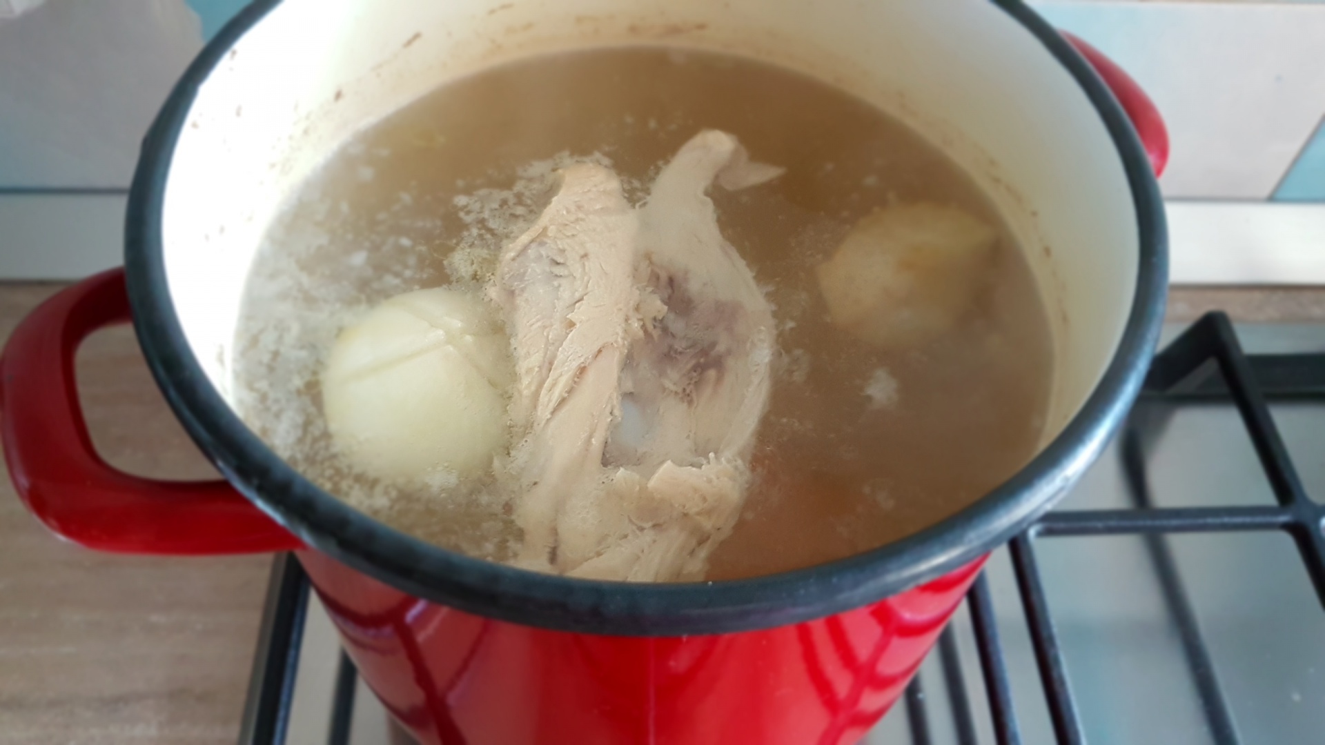 Supa de rosii cu galuste pufoase de gris. Reteta delicioasa si usor de preparat