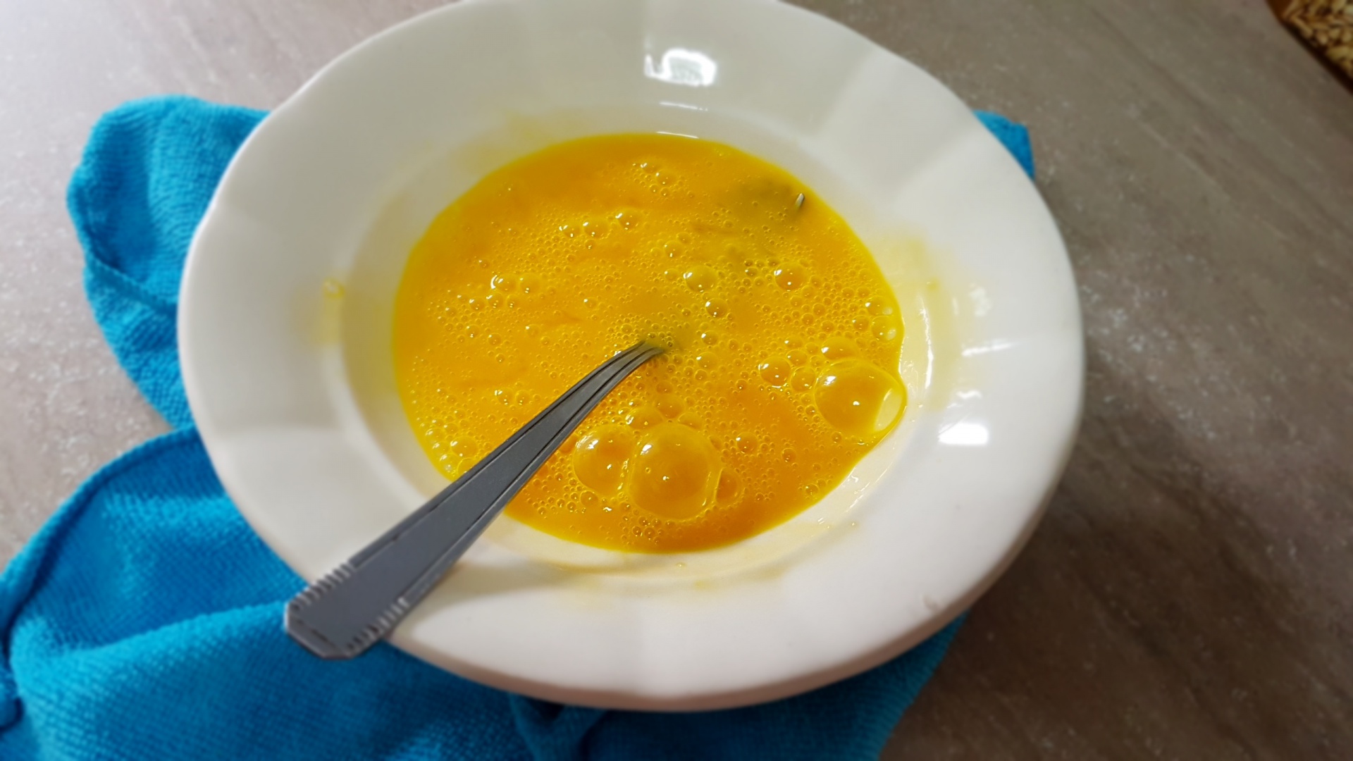 Supa de rosii cu galuste pufoase de gris. Reteta delicioasa si usor de preparat