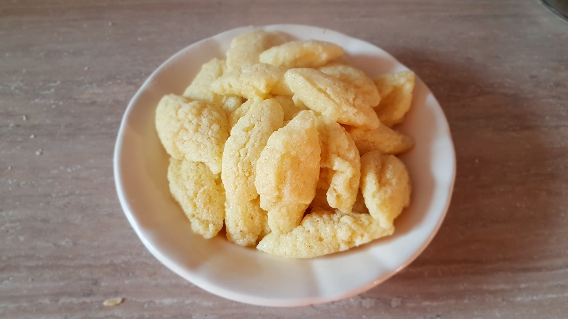 Supa de rosii cu galuste pufoase de gris. Reteta delicioasa si usor de preparat