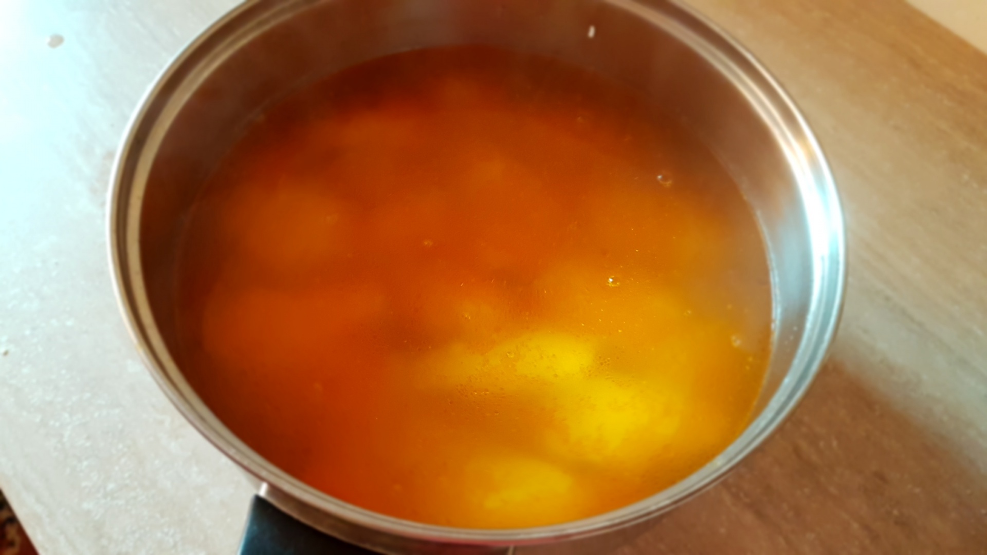 Supa de rosii cu galuste pufoase de gris. Reteta delicioasa si usor de preparat