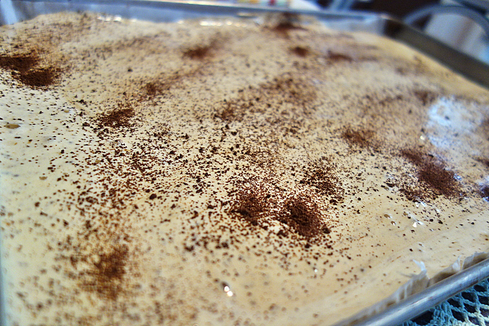 Rulada cu blat de cafea si umplutura de gem de gutui cu perle de tapioca