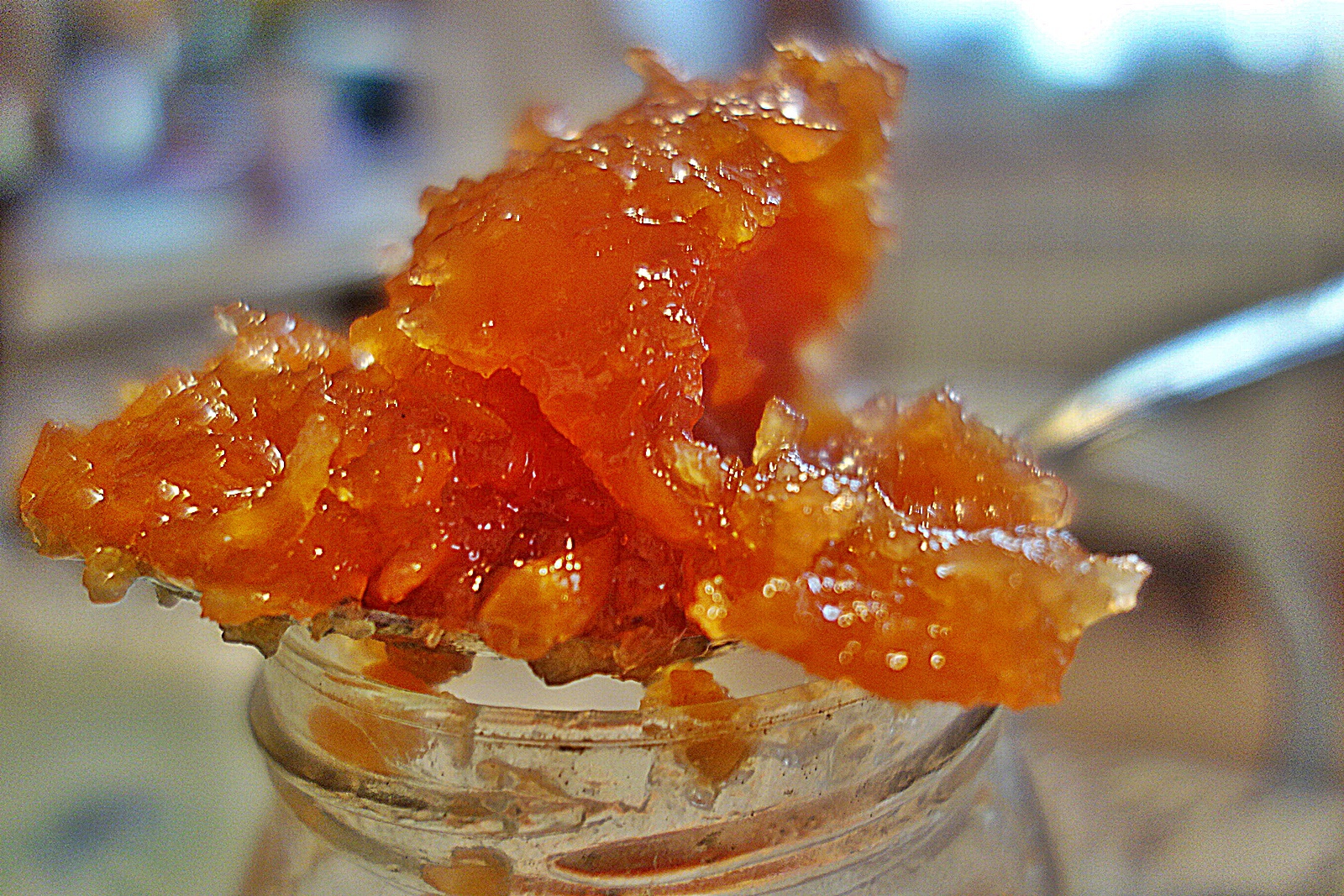 Rulada cu blat de cafea si umplutura de gem de gutui cu perle de tapioca