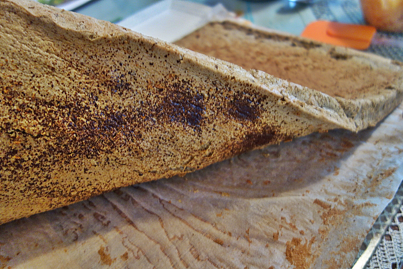 Rulada cu blat de cafea si umplutura de gem de gutui cu perle de tapioca