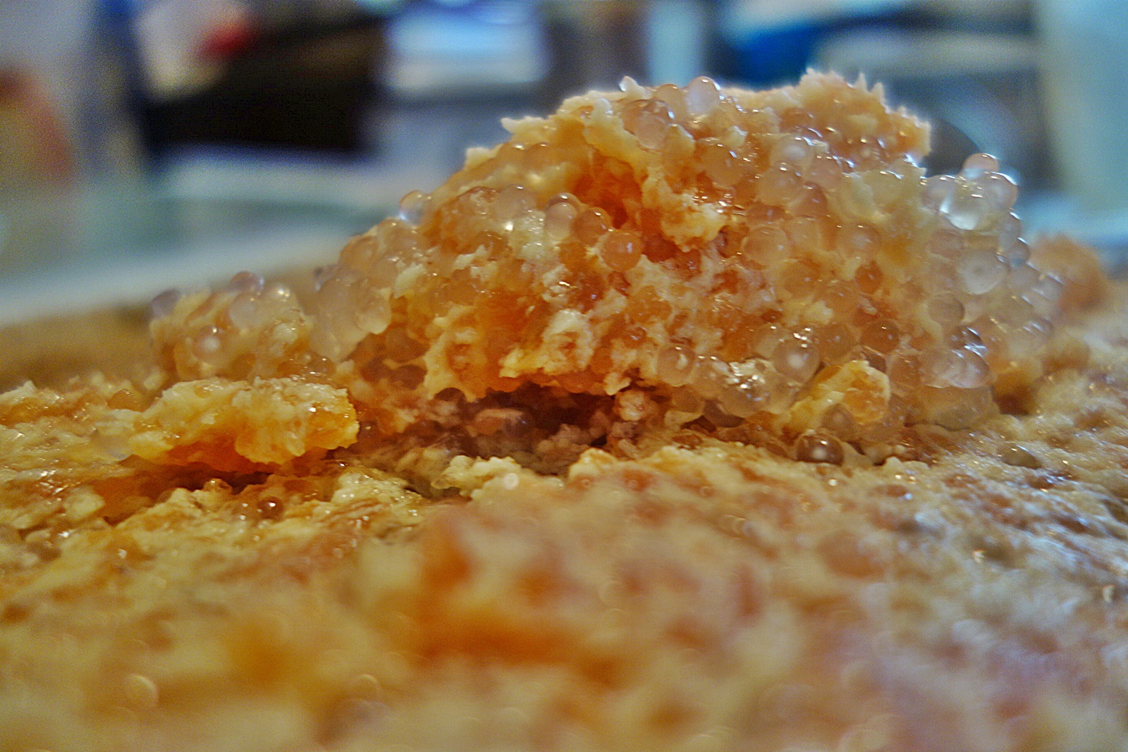 Rulada cu blat de cafea si umplutura de gem de gutui cu perle de tapioca