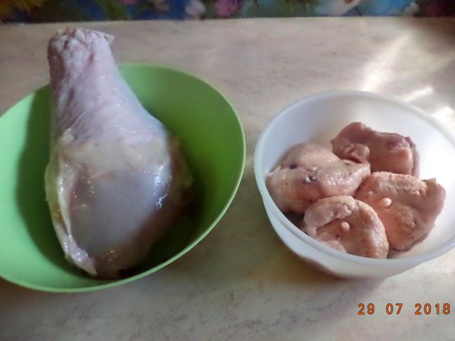 Curcan in sos de rosii, cu cuscus aromat