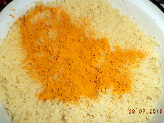 Curcan in sos de rosii, cu cuscus aromat