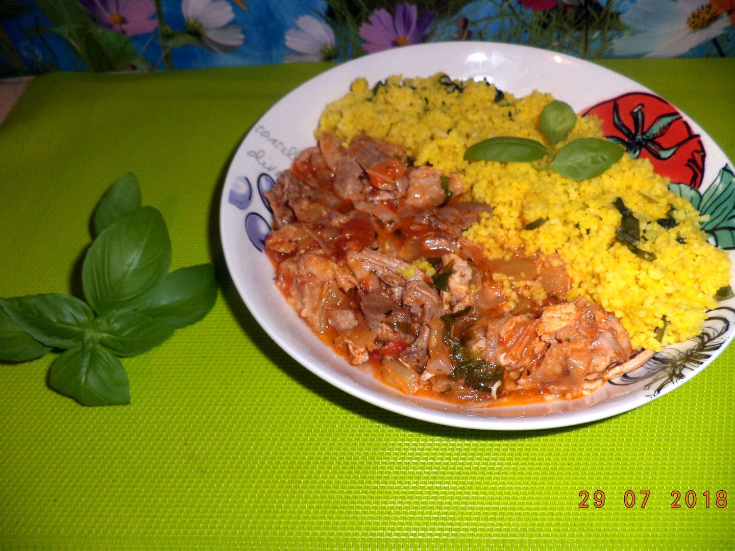 Curcan in sos de rosii, cu cuscus aromat