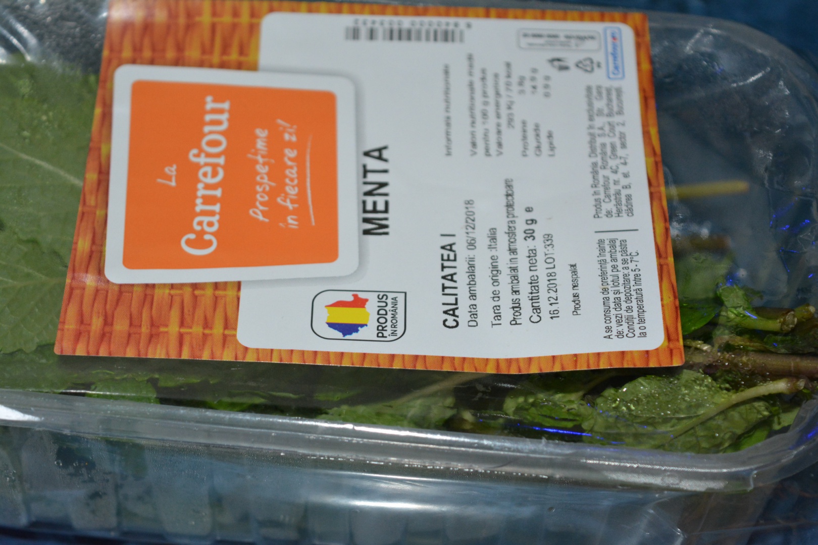 Crema de broccoli cu seminte de dovleac, crutoane si pesto din menta