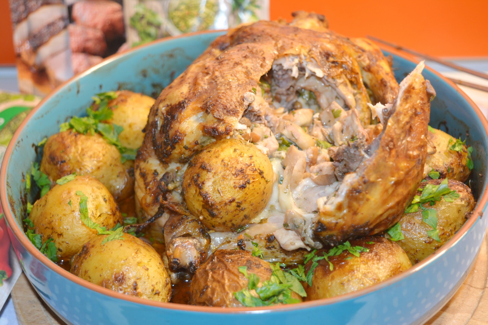 Specialitate de pui umplut cu hribi si mozzarella