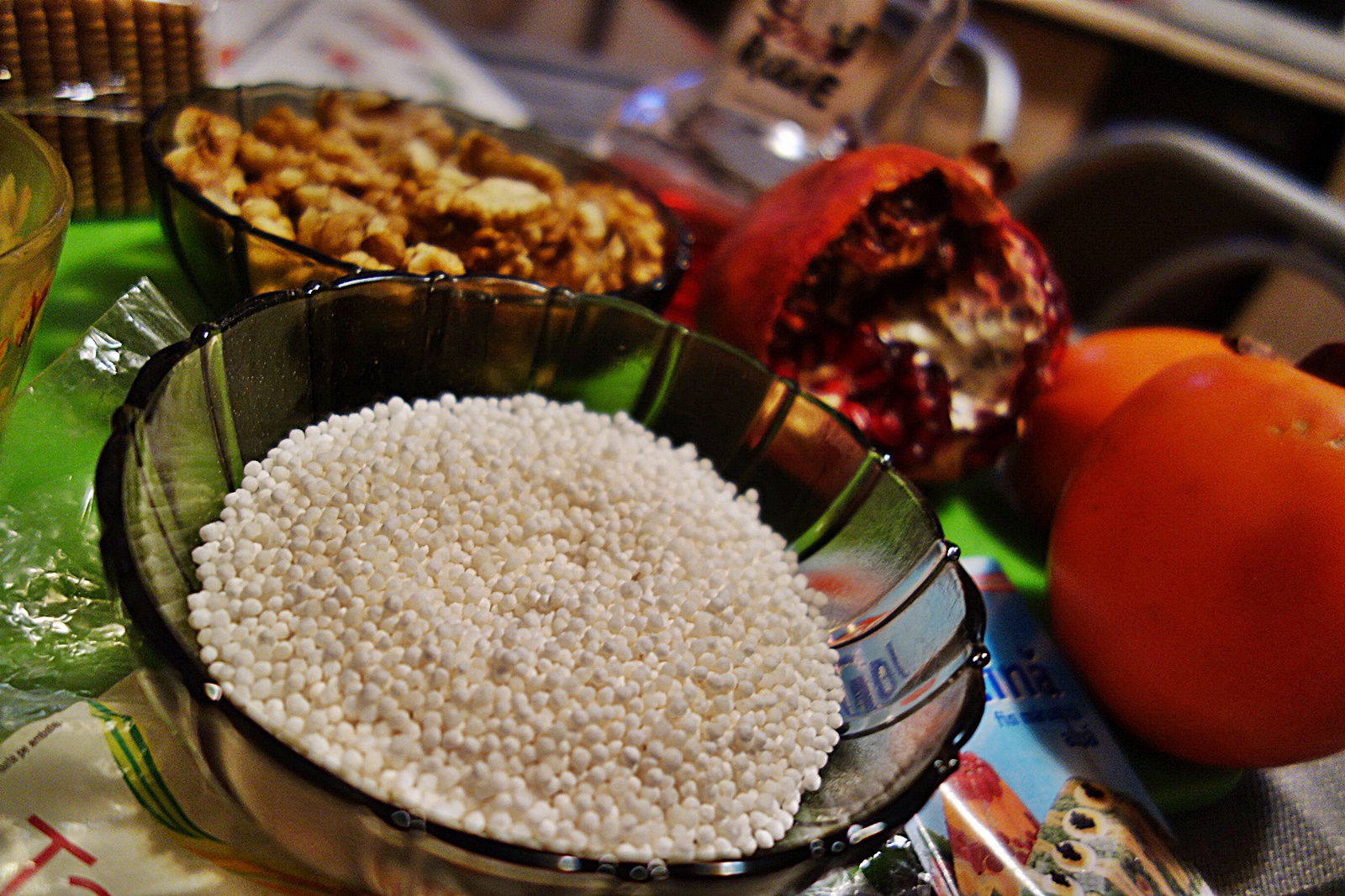 Cheesecake cu budinca de perle de tapioca fierte in suc de rodie, piure de kaki si frisca cu iaurt