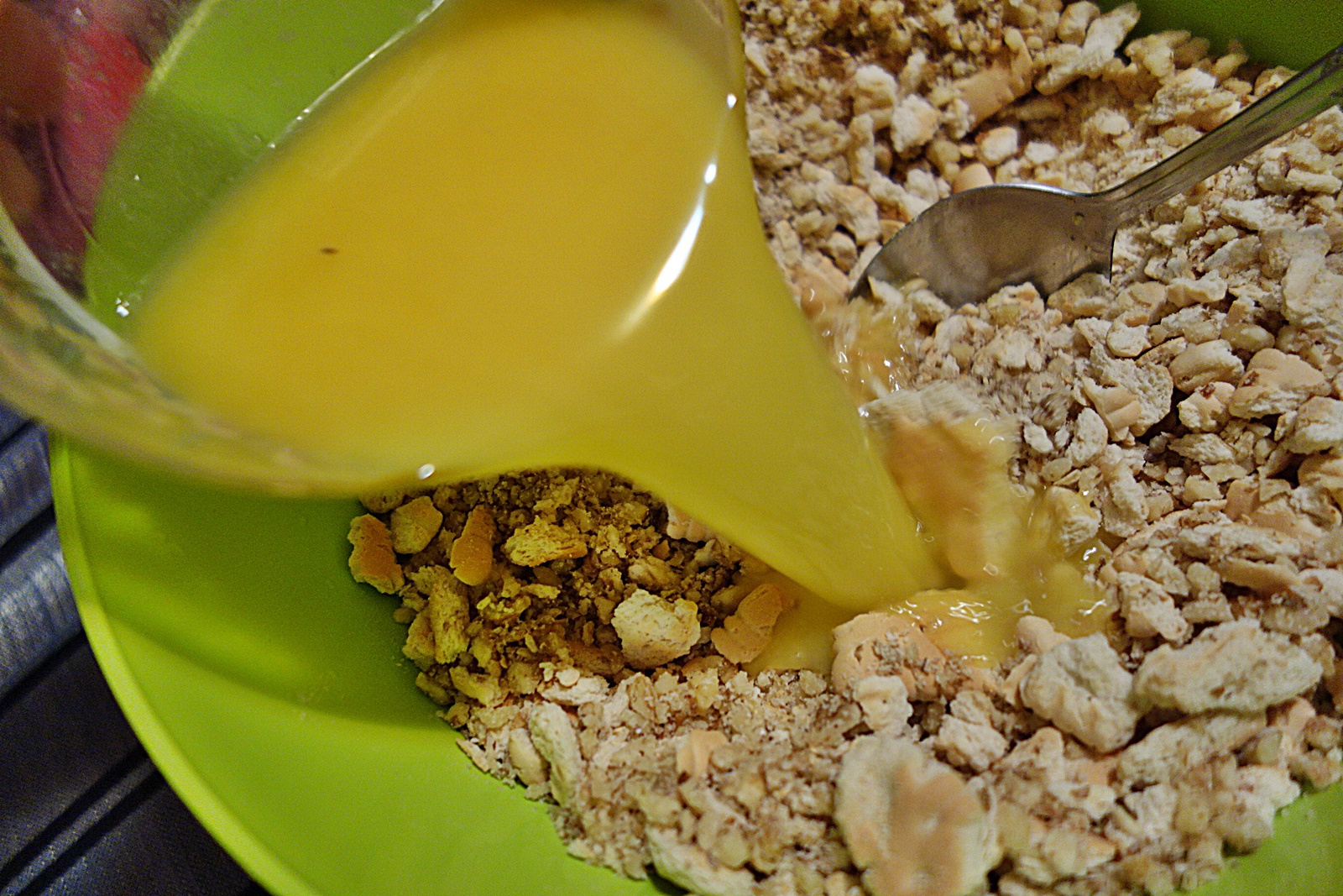 Cheesecake cu budinca de perle de tapioca fierte in suc de rodie, piure de kaki si frisca cu iaurt