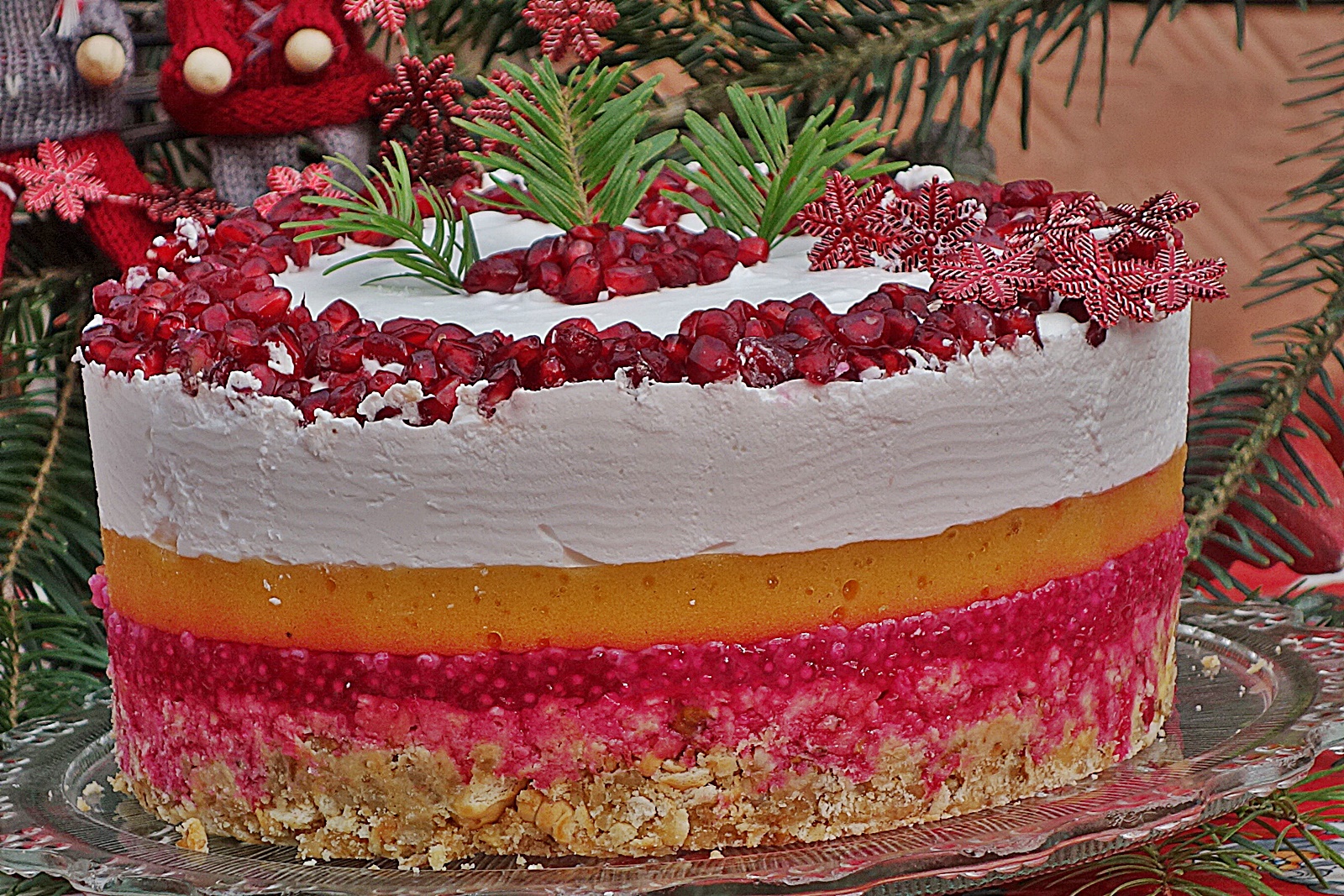 Cheesecake cu budinca de perle de tapioca fierte in suc de rodie, piure de kaki si frisca cu iaurt