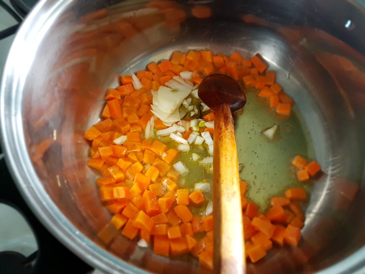 Ciorba de cartofi cu smantana si afumatura. Reteta ardeleneasca simpla si savuroasa