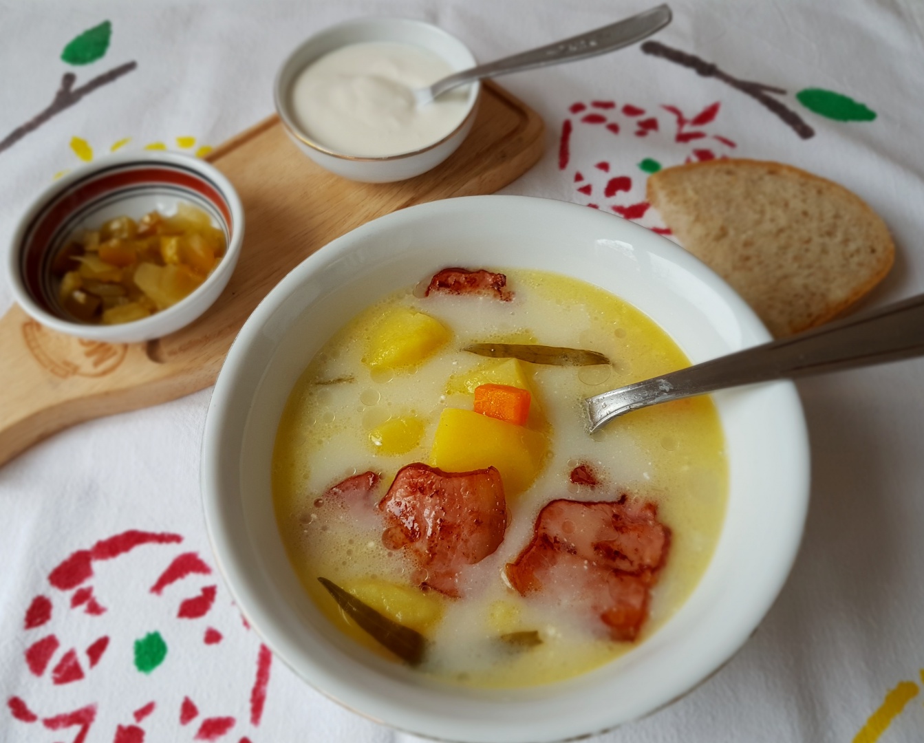 Ciorba de cartofi cu smantana si afumatura. Reteta ardeleneasca simpla si savuroasa