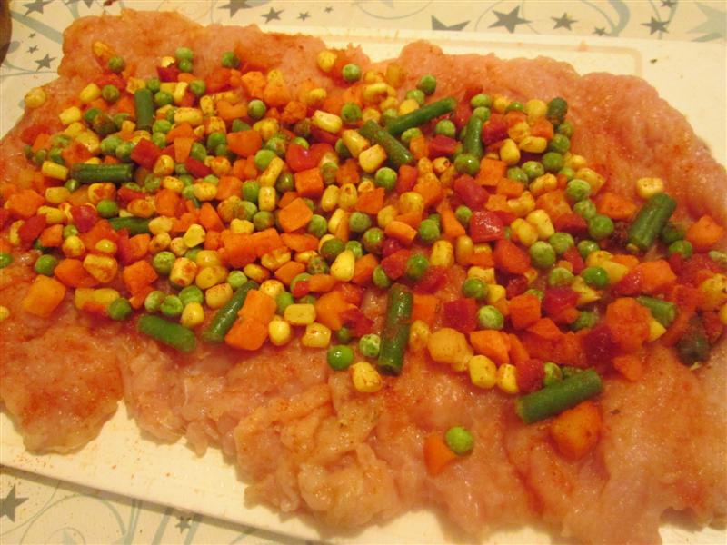 Rulada de curcan cu legume