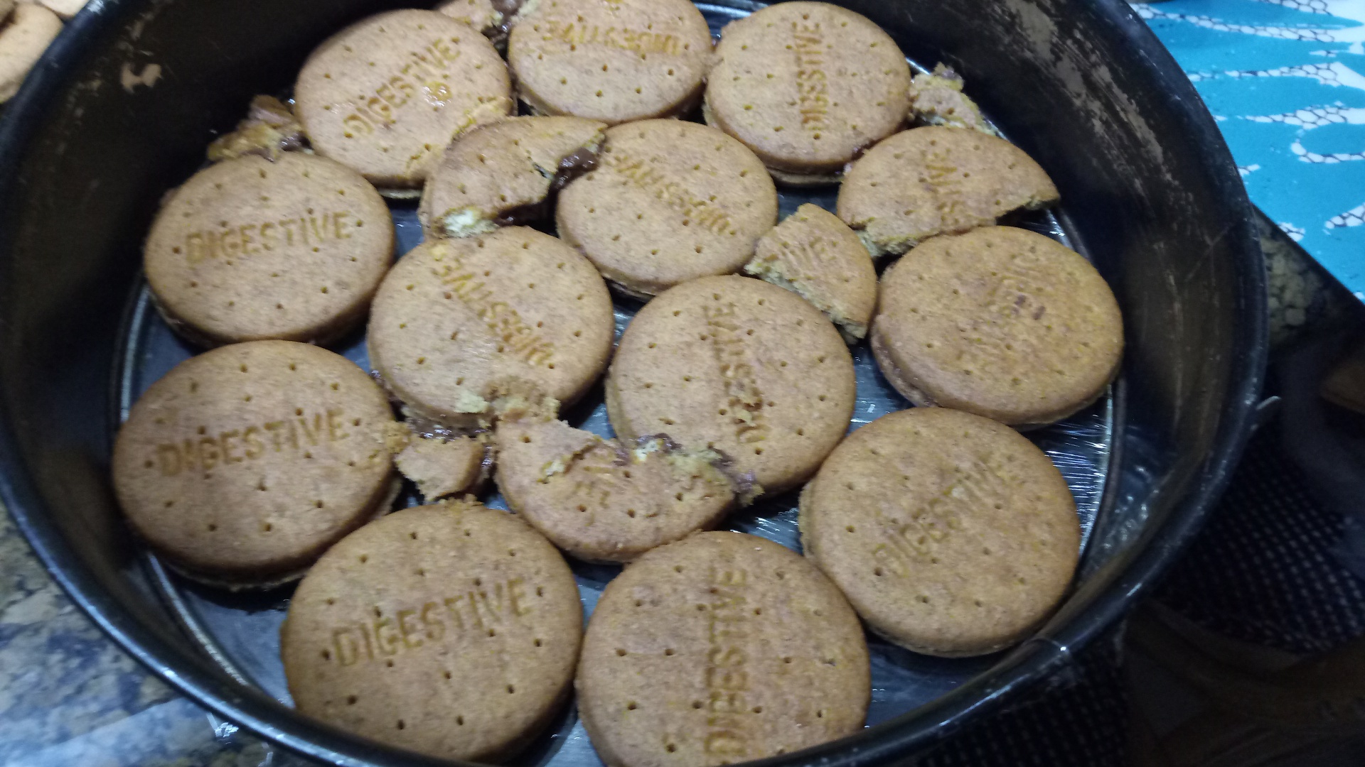 Tort tiramisu cu biscuiti digestivi si nutella