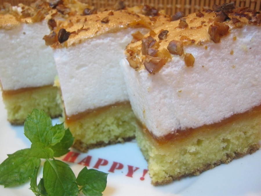 Prajitura cu gem de caise si bezea