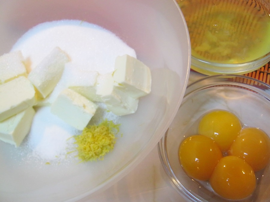 Prajitura cu gem de caise si bezea